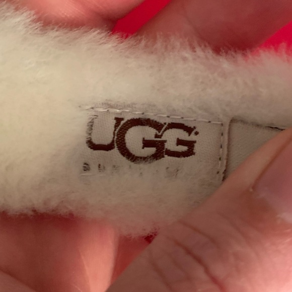 Ugg Shearling Sheepskin Ear Muffs - Picture 2 of 9
